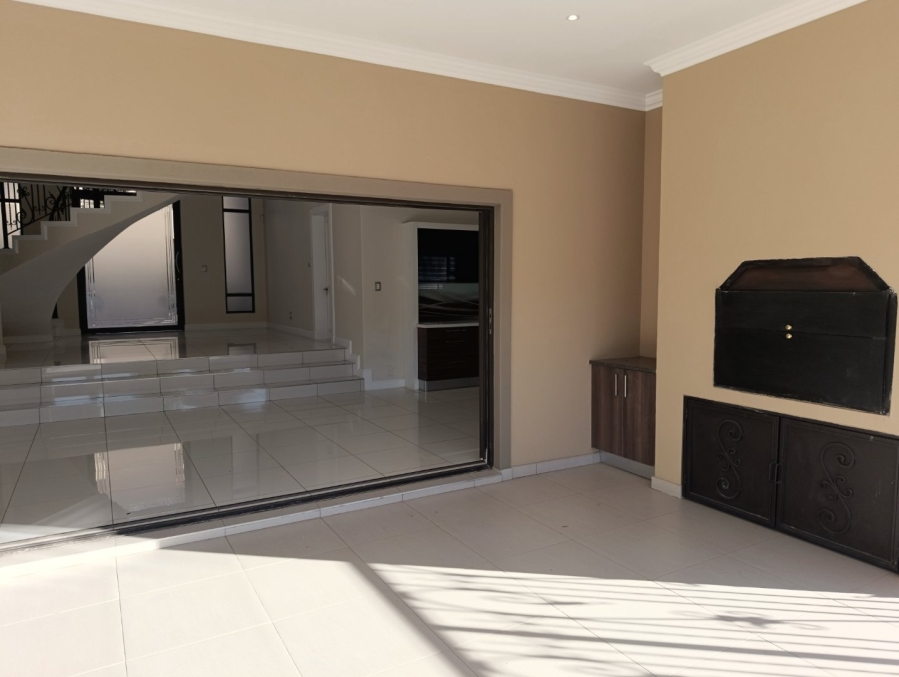 5 Bedroom Property for Sale in Kiepersol Free State